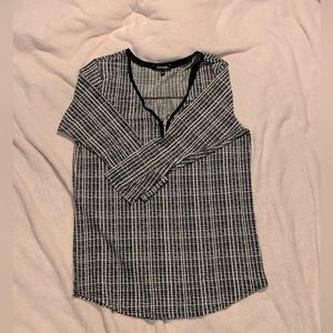 Black and white v neck tee Size S/P